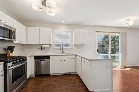 Tiny photo for 6763 Roanoake Court, Gurnee, IL 60031 (MLS # 12597400)