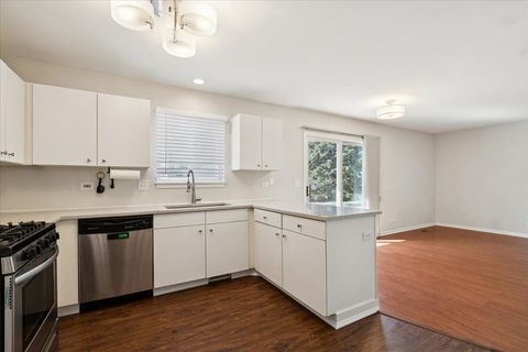 Tiny photo for 6763 Roanoake Court, Gurnee, IL 60031 (MLS # 12597400)