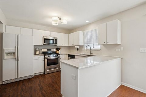 Tiny photo for 6763 Roanoake Court, Gurnee, IL 60031 (MLS # 12597400)