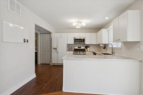 Tiny photo for 6763 Roanoake Court, Gurnee, IL 60031 (MLS # 12597400)