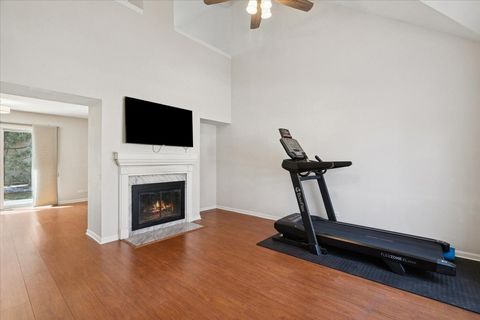 Tiny photo for 6763 Roanoake Court, Gurnee, IL 60031 (MLS # 12597400)