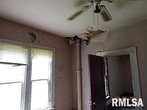 Tiny photo for 1504 CHRISTIE Street, Davenport, IA 52803 (MLS # QC4266153)