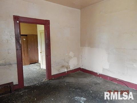 Tiny photo for 1504 CHRISTIE Street, Davenport, IA 52803 (MLS # QC4266153)