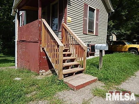 Tiny photo for 1504 CHRISTIE Street, Davenport, IA 52803 (MLS # QC4266153)