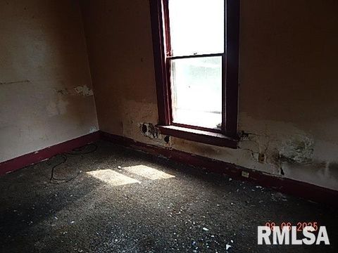 Tiny photo for 1504 CHRISTIE Street, Davenport, IA 52803 (MLS # QC4266153)