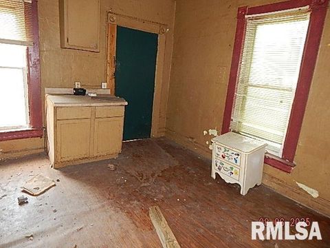 Tiny photo for 1504 CHRISTIE Street, Davenport, IA 52803 (MLS # QC4266153)