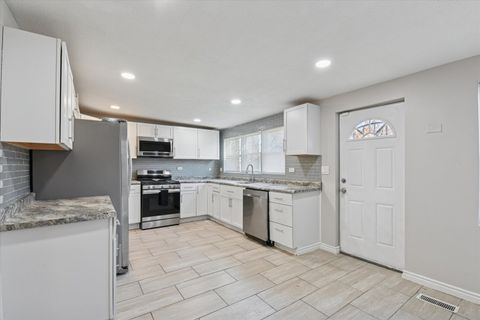 Tiny photo for 6511 S Vernon Avenue, Chicago, IL 60637 (MLS # 12529110)