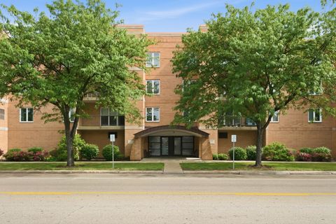 Photo of 7414 W Irving Park Road #305, Norridge, IL 60706 (MLS # 12686533)