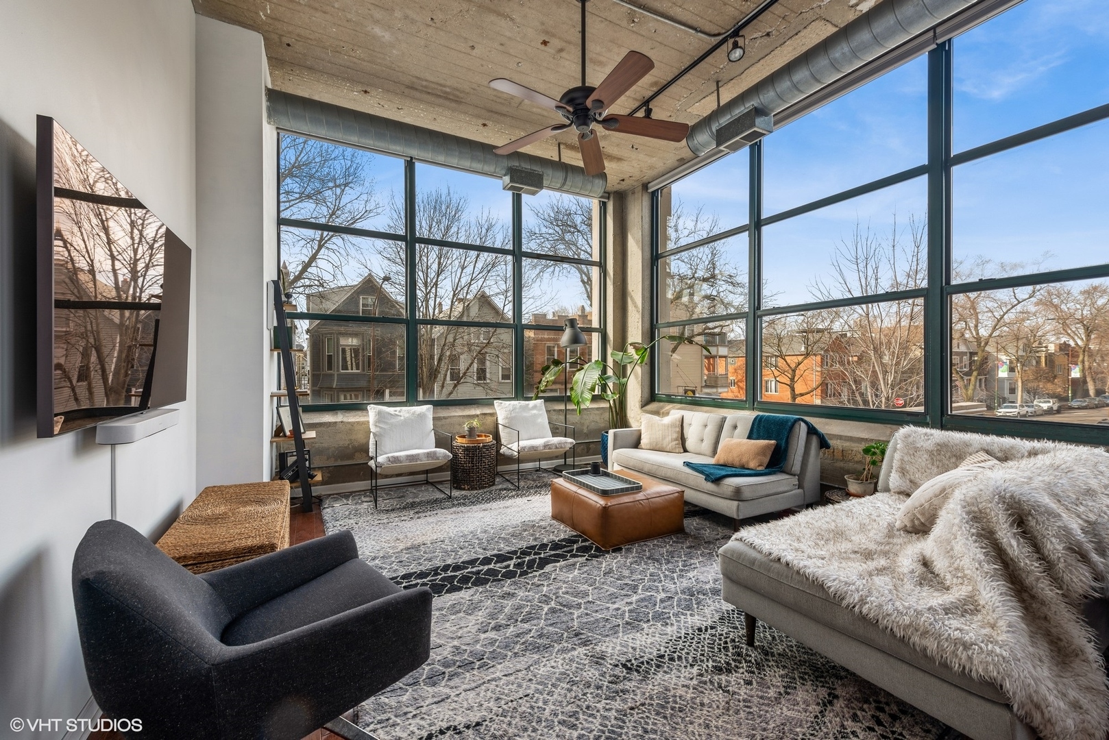 1800 W Roscoe Street 231