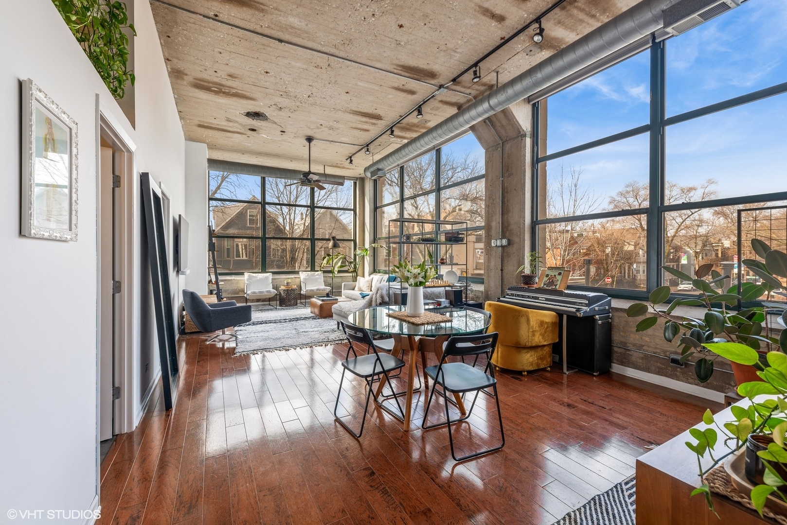 1800 W Roscoe Street 231