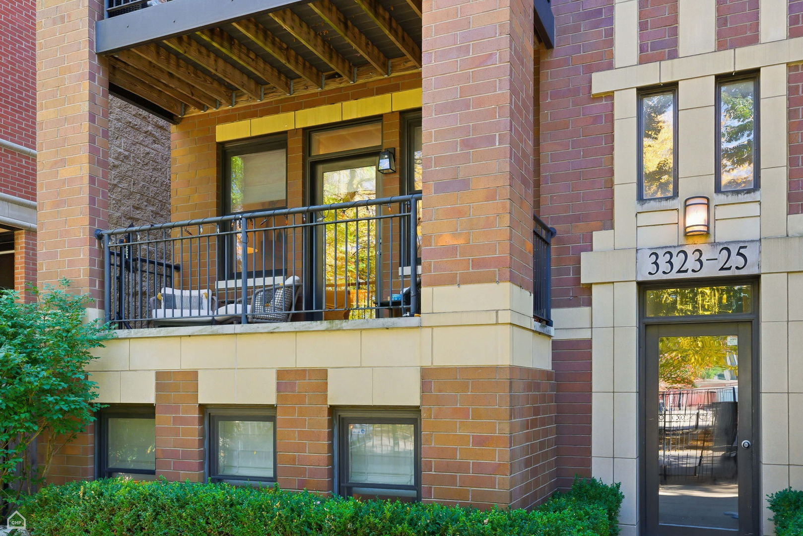 3325 N SEMINARY Avenue 1N