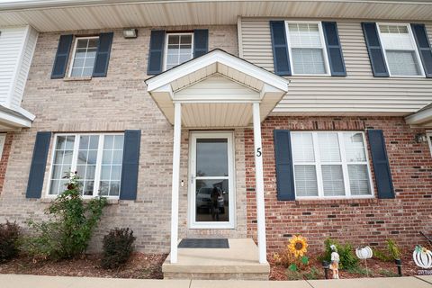 Photo of 31 Fetzer Drive #5, Bloomington, IL 61704 (MLS # 12487962)