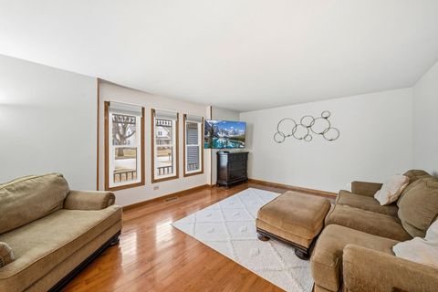 Tiny photo for 2110 Aspen Drive, Algonquin, IL 60102 (MLS # 12572330)