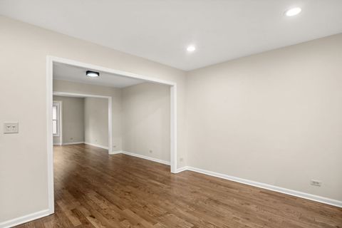 Tiny photo for 15 White Oak Circle, St. Charles, IL 60174 (MLS # 12592753)