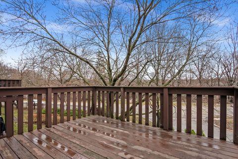 Tiny photo for 15 White Oak Circle, St. Charles, IL 60174 (MLS # 12592753)