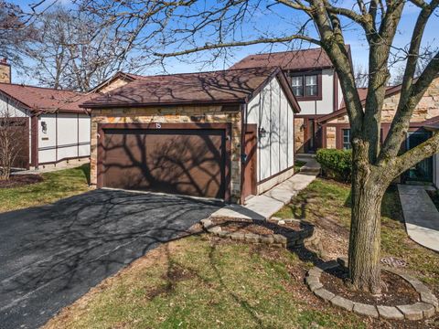 Photo of 15 White Oak Circle, St. Charles, IL 60174 (MLS # 12592753)