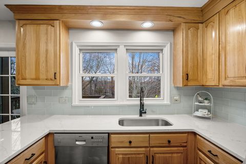 Tiny photo for 15 White Oak Circle, St. Charles, IL 60174 (MLS # 12592753)