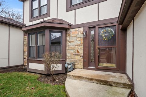 Tiny photo for 15 White Oak Circle, St. Charles, IL 60174 (MLS # 12592753)