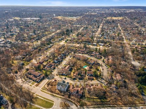 Tiny photo for 15 White Oak Circle, St. Charles, IL 60174 (MLS # 12592753)