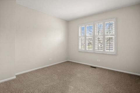 Tiny photo for 15 White Oak Circle, St. Charles, IL 60174 (MLS # 12592753)
