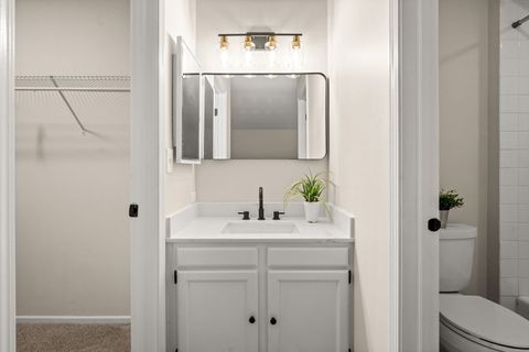 Tiny photo for 15 White Oak Circle, St. Charles, IL 60174 (MLS # 12592753)