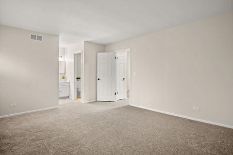 Tiny photo for 15 White Oak Circle, St. Charles, IL 60174 (MLS # 12592753)