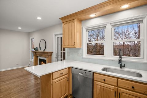 Tiny photo for 15 White Oak Circle, St. Charles, IL 60174 (MLS # 12592753)