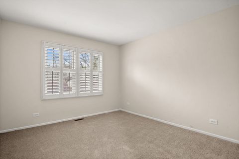 Tiny photo for 15 White Oak Circle, St. Charles, IL 60174 (MLS # 12592753)