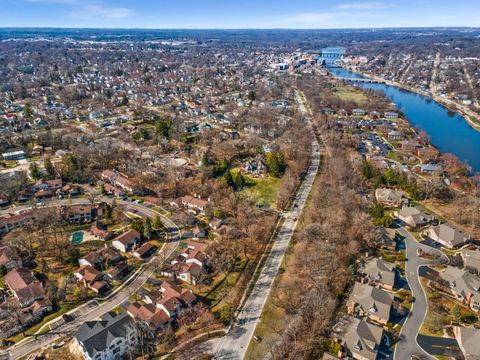 Tiny photo for 15 White Oak Circle, St. Charles, IL 60174 (MLS # 12592753)