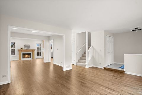 Tiny photo for 15 White Oak Circle, St. Charles, IL 60174 (MLS # 12592753)