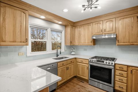 Tiny photo for 15 White Oak Circle, St. Charles, IL 60174 (MLS # 12592753)