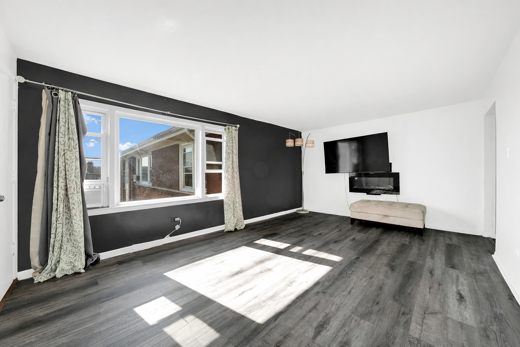 8020 S Pulaski Road 3W