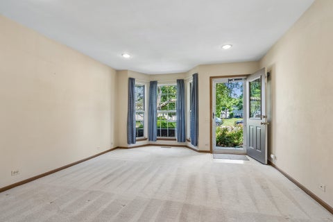 Tiny photo for 1651 College Green Drive, Elgin, IL 60123 (MLS # 12728657)