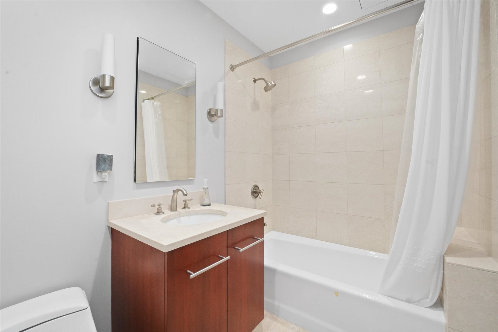 401 N WABASH Avenue 81F