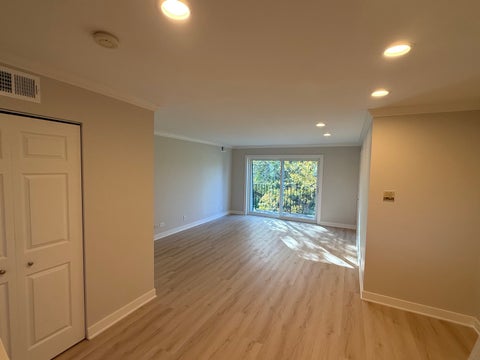 Tiny photo for 9386 Bay Colony Drive #3S, Des Plaines, IL 60016 (MLS # 12784607)