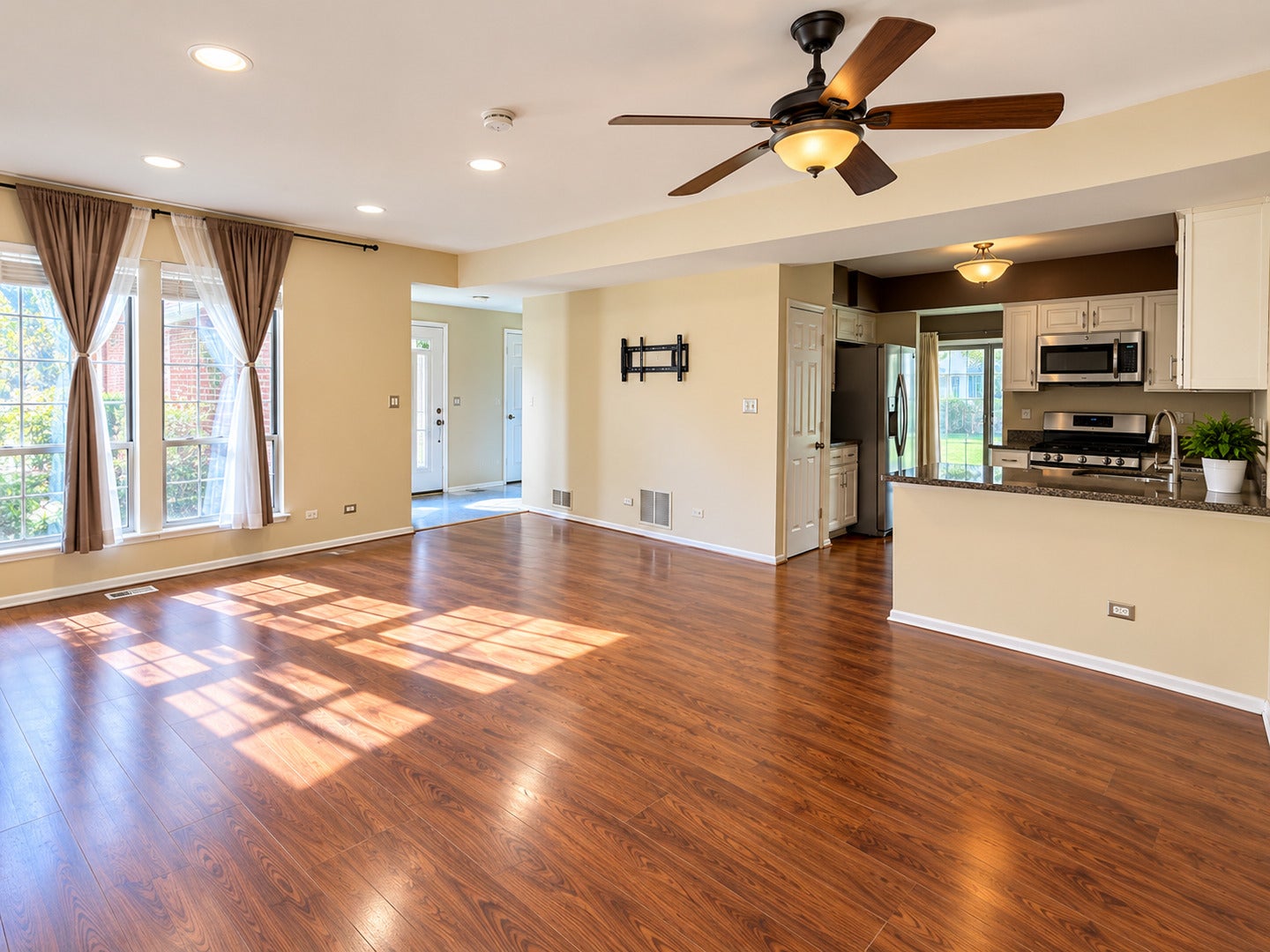 2109 CAMDEN Lane 2109