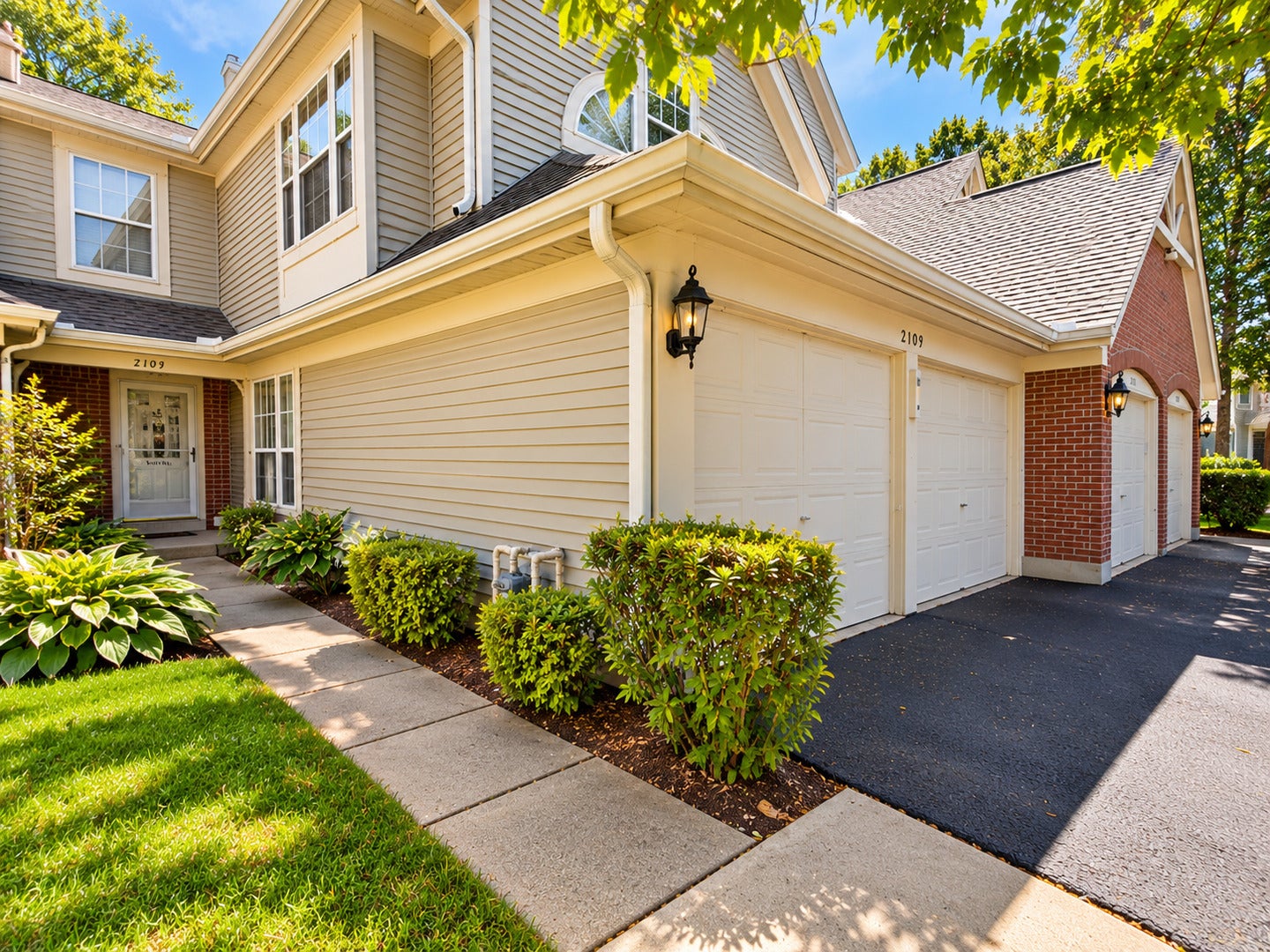 2109 CAMDEN Lane 2109