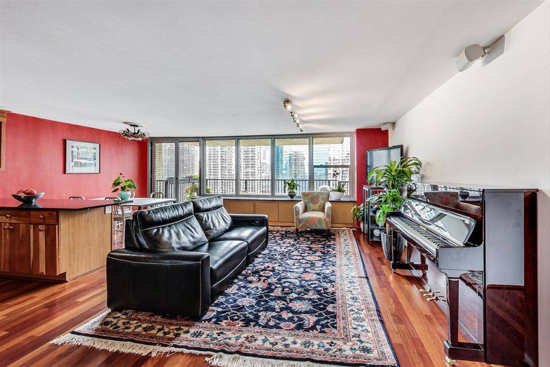 400 E Randolph Street 3018