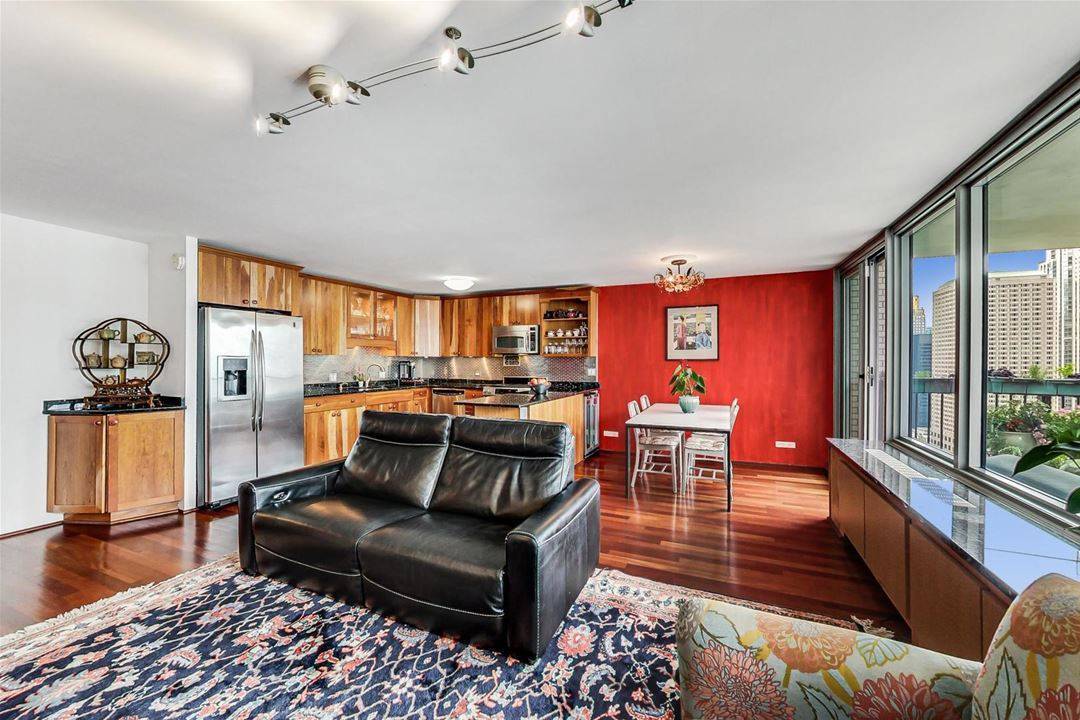 400 E Randolph Street 3018