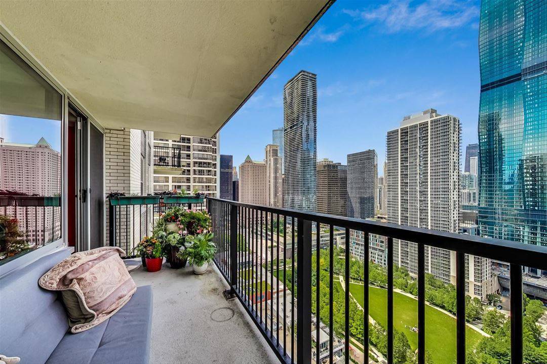 400 E Randolph Street 3018