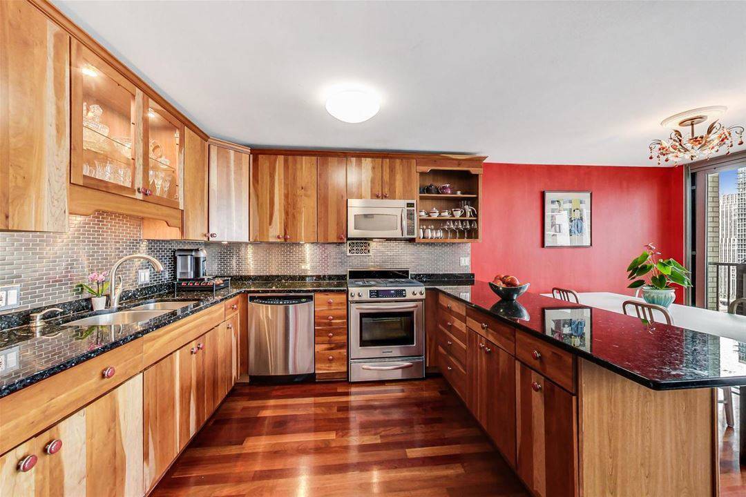 400 E Randolph Street 3018