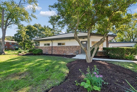 Photo of 1901 W Plainfield Road, La Grange Highlands, IL 60525 (MLS # 12788675)