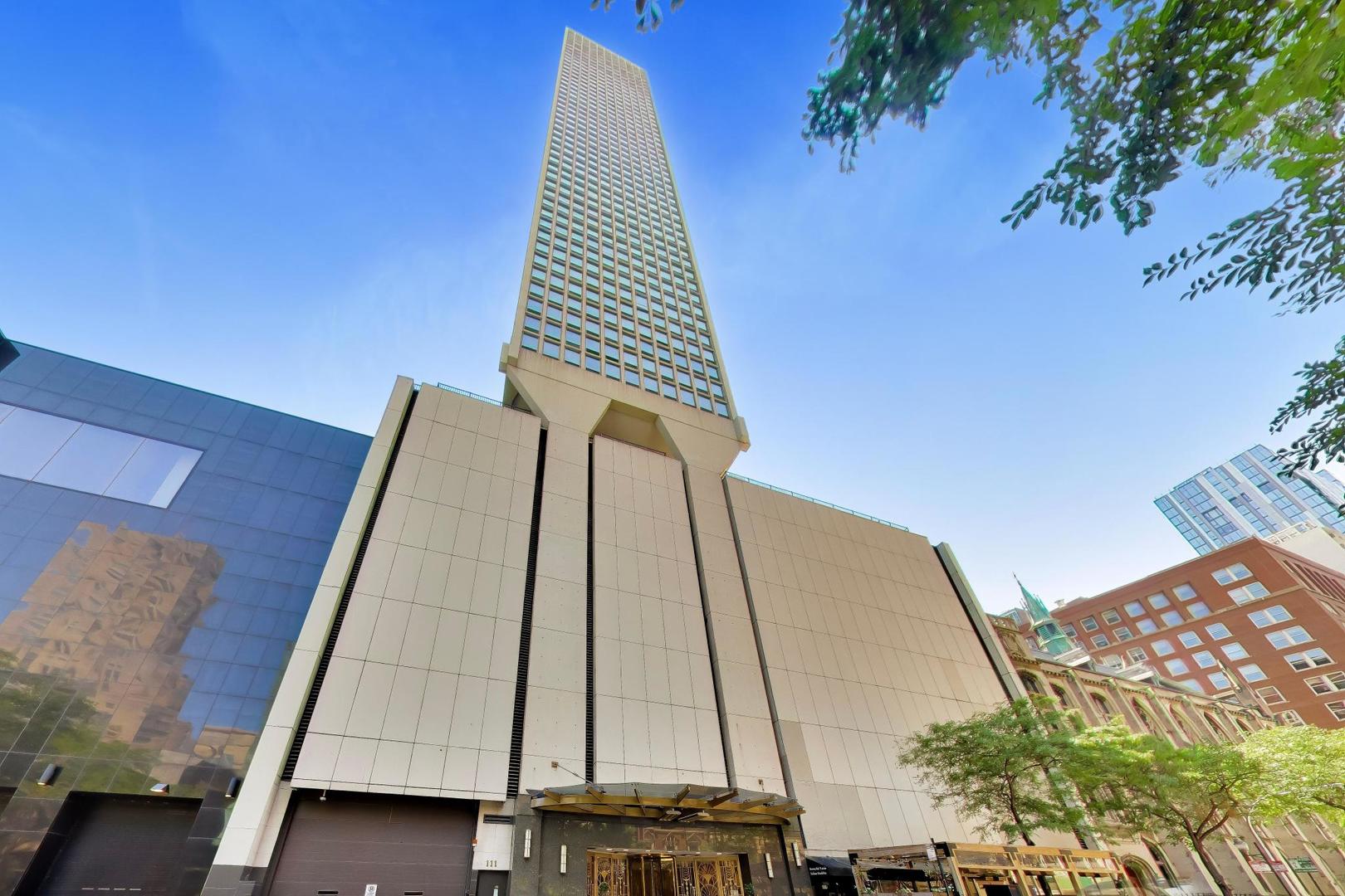 111 E Chestnut Street 35J