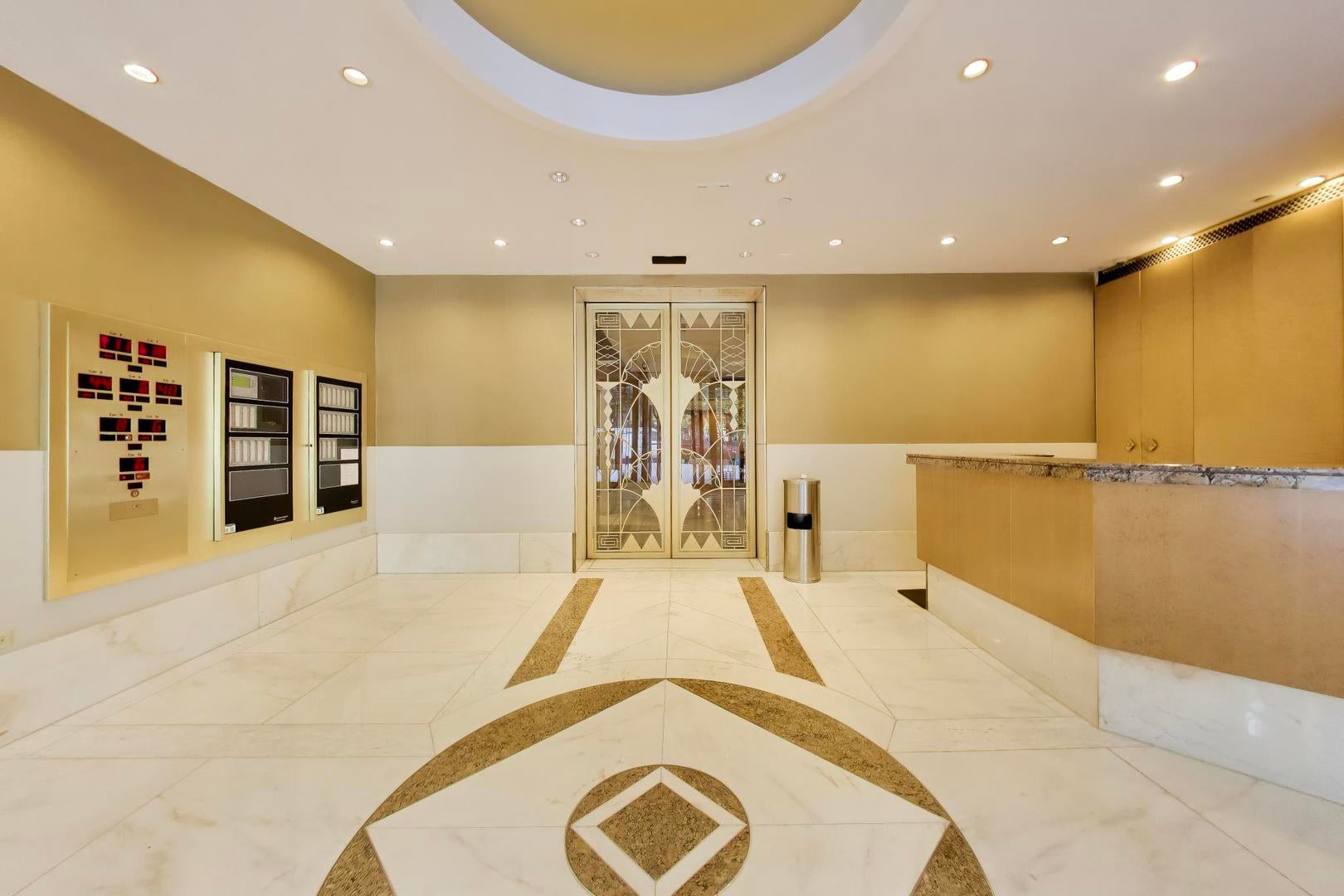 111 E Chestnut Street 35J