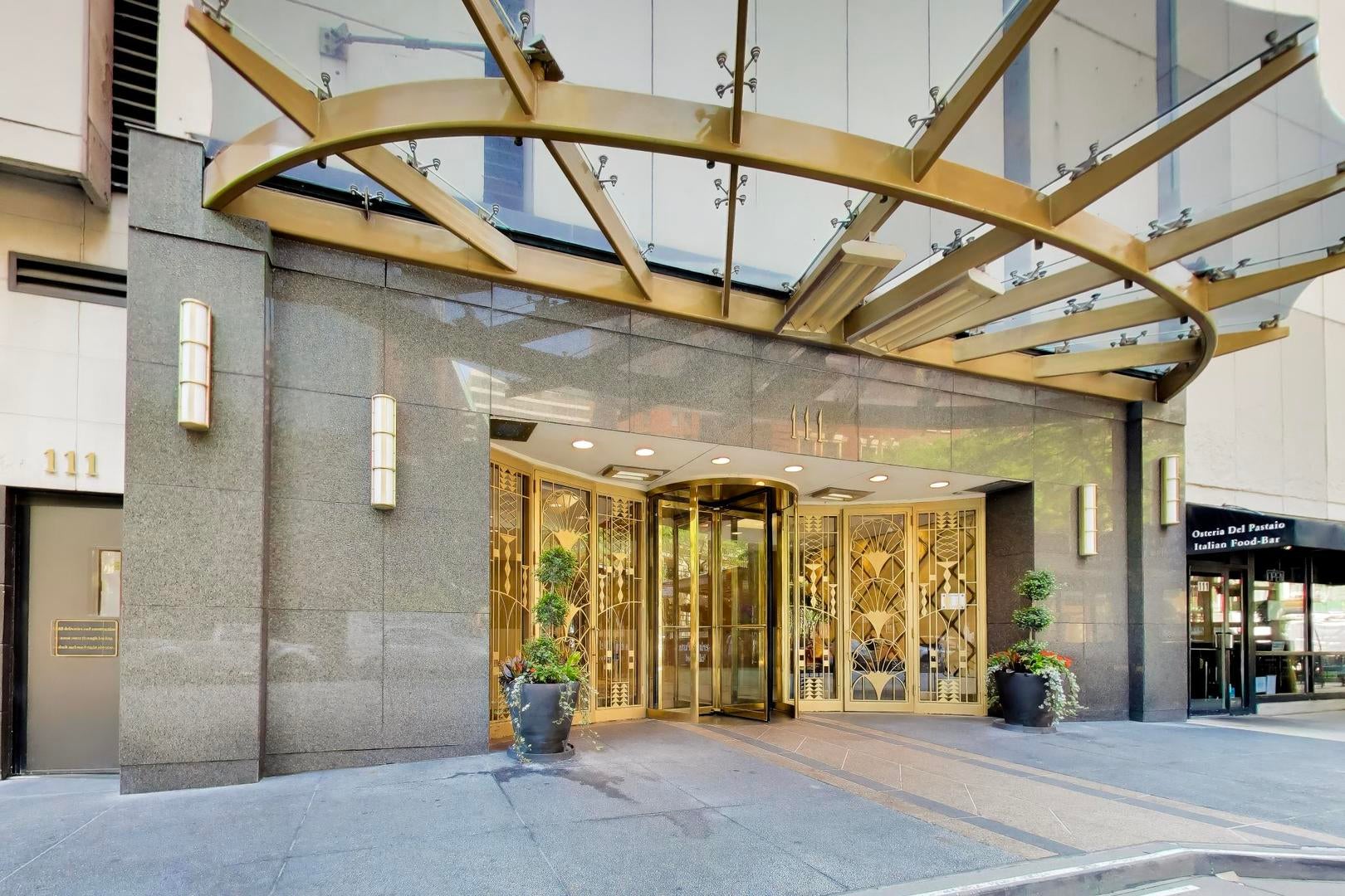 111 E Chestnut Street 35J