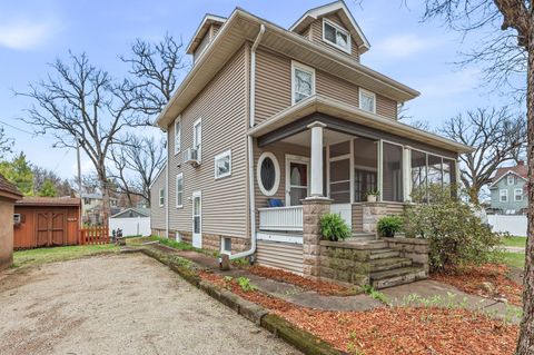 Photo of 1587 34th Avenue, Moline, IL 61265 (MLS # 12612382)