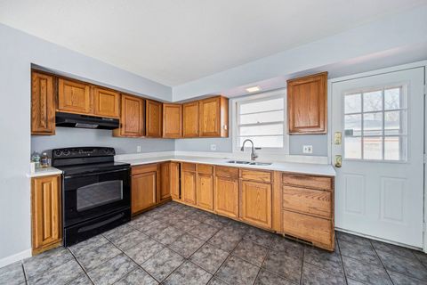 Tiny photo for 1421 Heather Drive, Aurora, IL 60506 (MLS # 12597137)