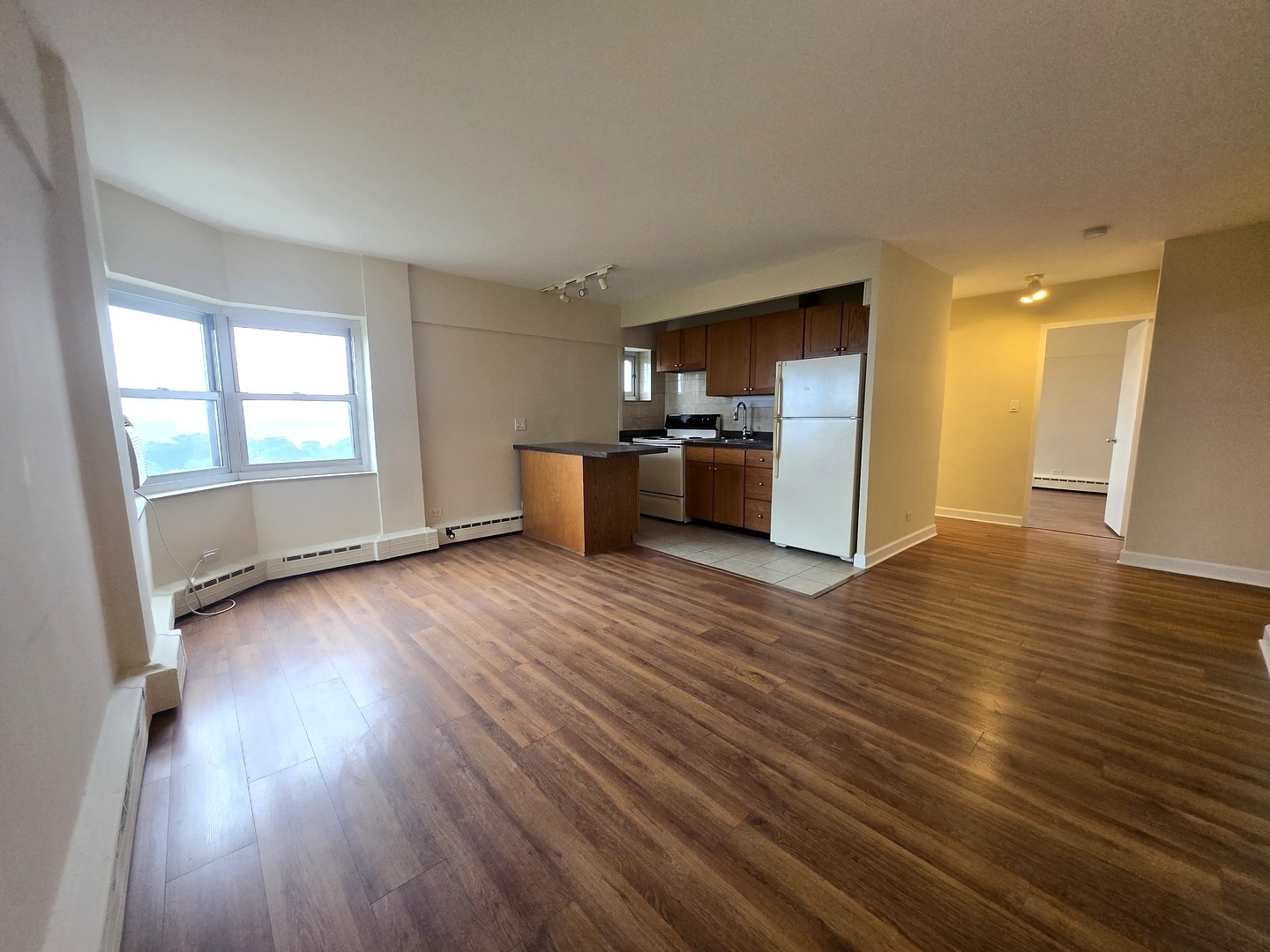 4980 N Marine Drive 1136
