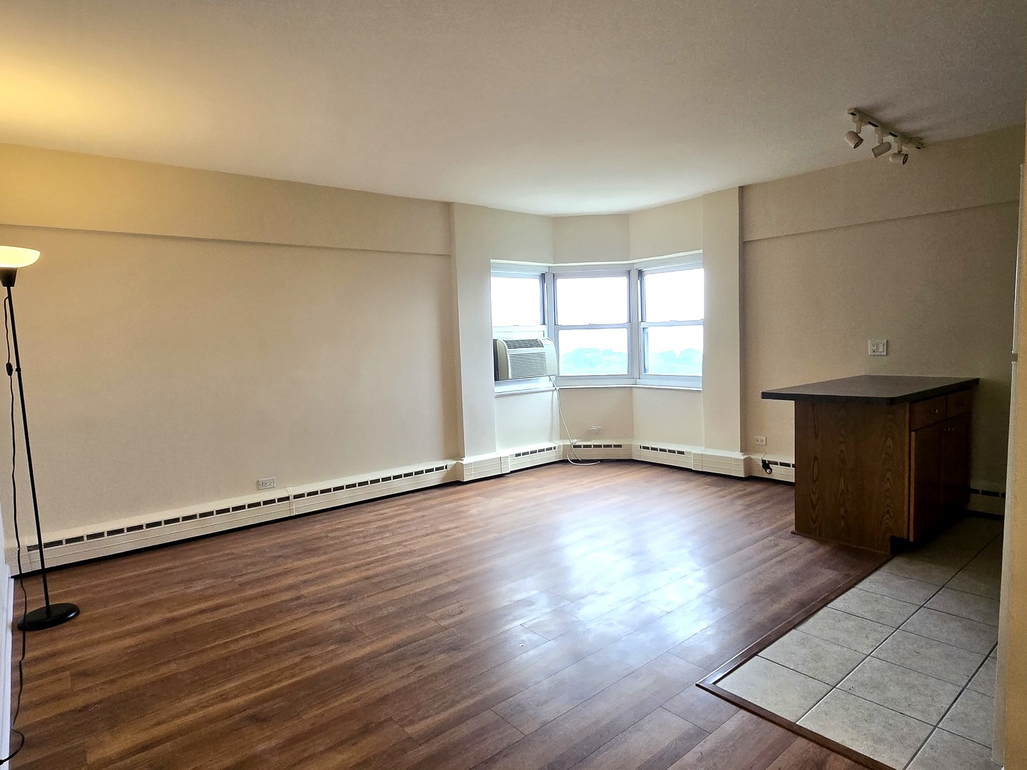 4980 N Marine Drive 1136