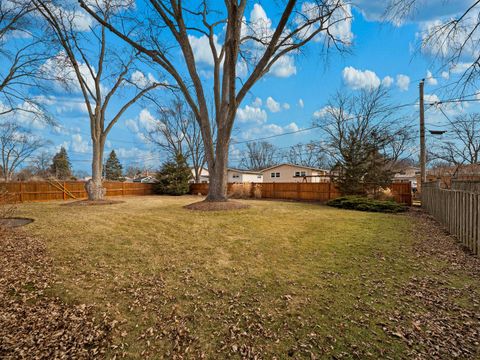 Tiny photo for 925 N Pecos Avenue, Mount Prospect, IL 60056 (MLS # 12570964)